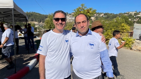ראש העיר עם האב שמעון יפרח.jpg